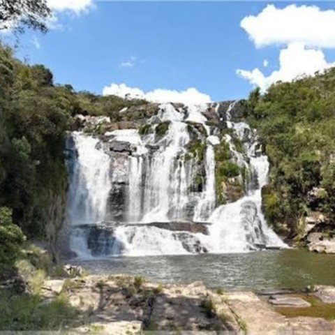 Cachoeira do Quilombo, primeira queda, no Vale da Babilônia