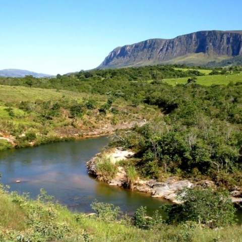O Rio São Francisco e a Serra da Canastra